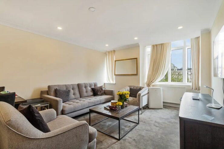 2 bed flat to rent Sloane Street, London SW1X