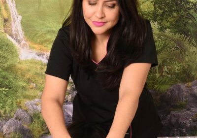 female-massage-therapist-offering-deep-tissue-massage-in-London22
