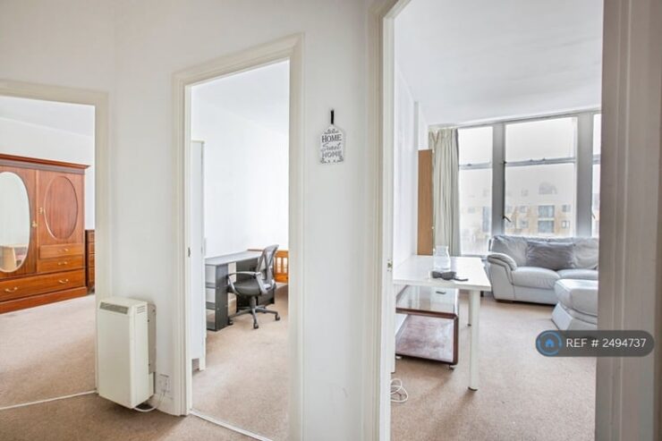 2 bedroom flat in Metro Central Heights, London, SE1 (2 bed) (#2494737)