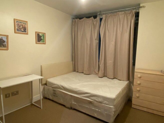 2 Bed Flat + Living Room – 2 Min Stratford Station