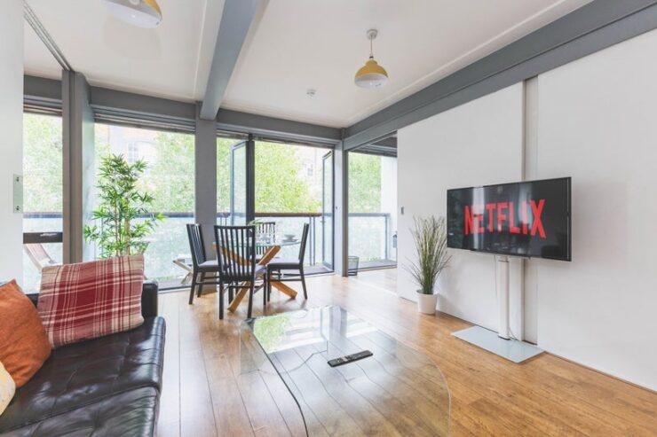 Morden Stratford Apartment