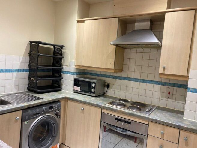 2 Bed Flat + Living Room – 2 Min Stratford Station